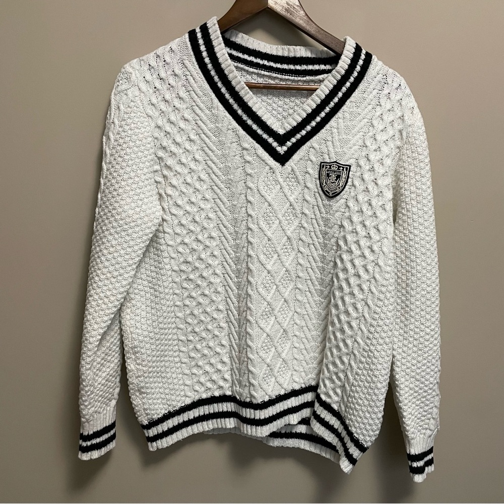 Preppy Black & White V-Neck Cable Knit Sweater Chest Crest Women’s Size Medium